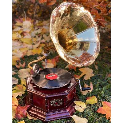 Gramofon s troubou vintage design