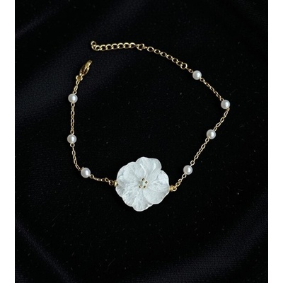 Meganflo Златна гривна с бяла хортензия