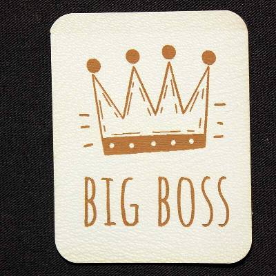 Štítok - Big boss Materiál/farba: Biela koženka