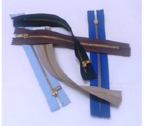 Zip mosazný 25 cm