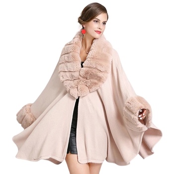 Image 1 of Стилно бежово пончо с пухкава шал яка