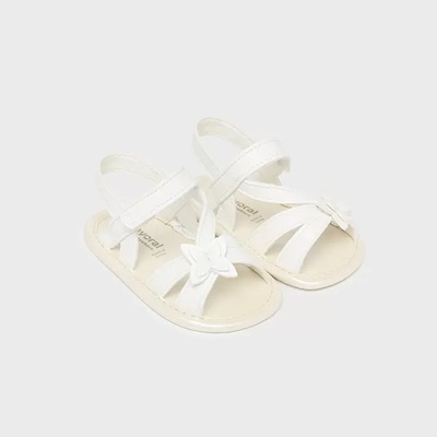 Mayoral Декоративни сандали за новородено момиче в мръсно бяло с цветя Майорал
