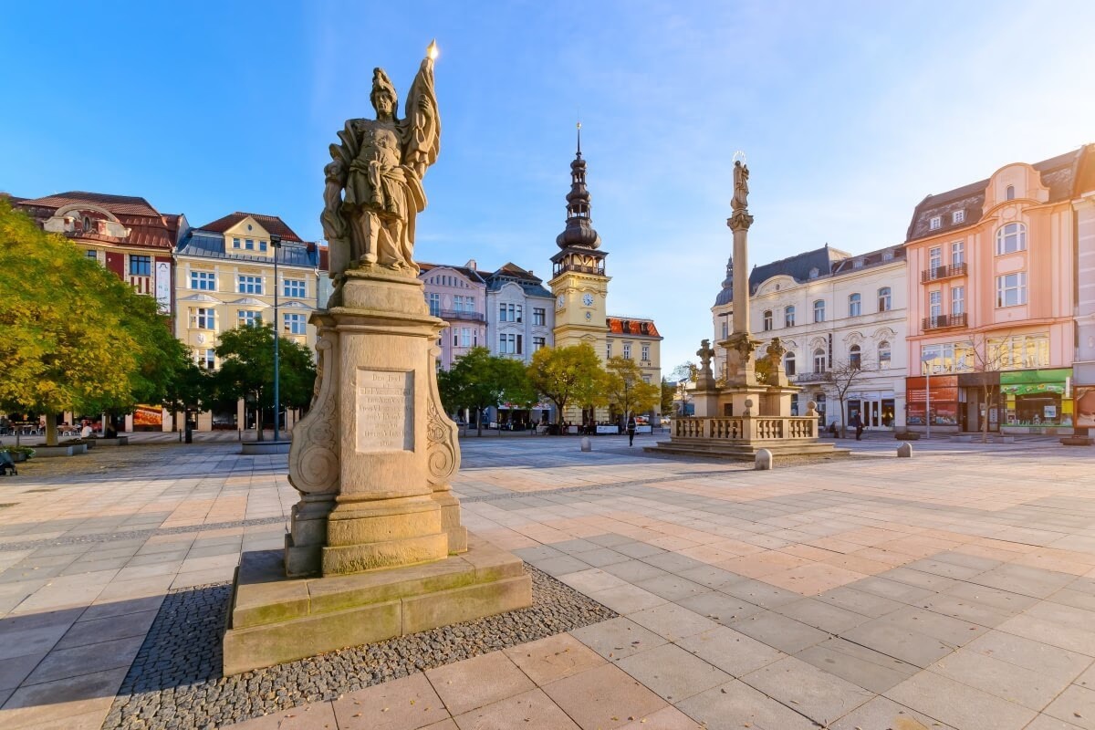 Masarykovo náměstí v Ostravě se sochou sv. Floriána