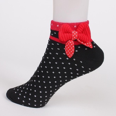 Дамски чорапи в черно с точки и плетена червена панделка