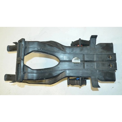 rozvaděč vzduchu pro zadní výdechy ventilace AUDI A8 4E0 4E0858467 4E0857473B