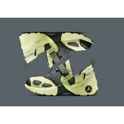 Jordan Trunner LX Luminous Green (HQ2164-302)