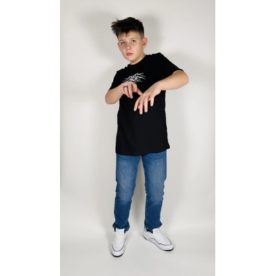 Reporter Young tričko s minimalistickou grafikou černá