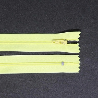 Spirálový zip, šíře 3 mm, délka 40 cm, žlutá