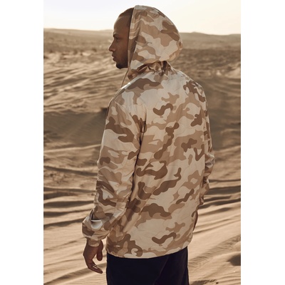 Urban Classics Мъжко яке ветровка в бежов камуфлаж Urban Classics sandcamoUB-TB1623-00856 - Камуфлаж, размер M