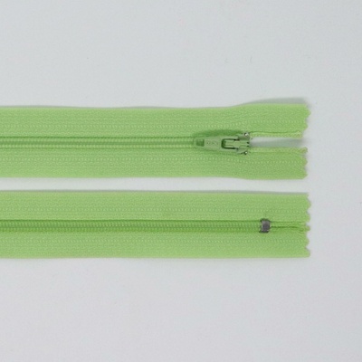 Spirálový zip, šíře 3 mm, délka 40 cm, světle zelená