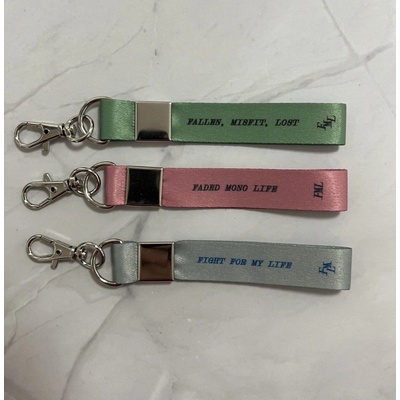 Přívěsek na klíče Seventeen FML Logo Strap