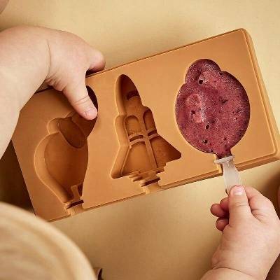 Nuuroo - Silikonová forma na nanuky a pečení Elin Ice Pop Light Brown