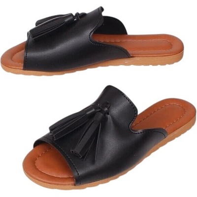 Кожени чехли в черен цвят с пискюли