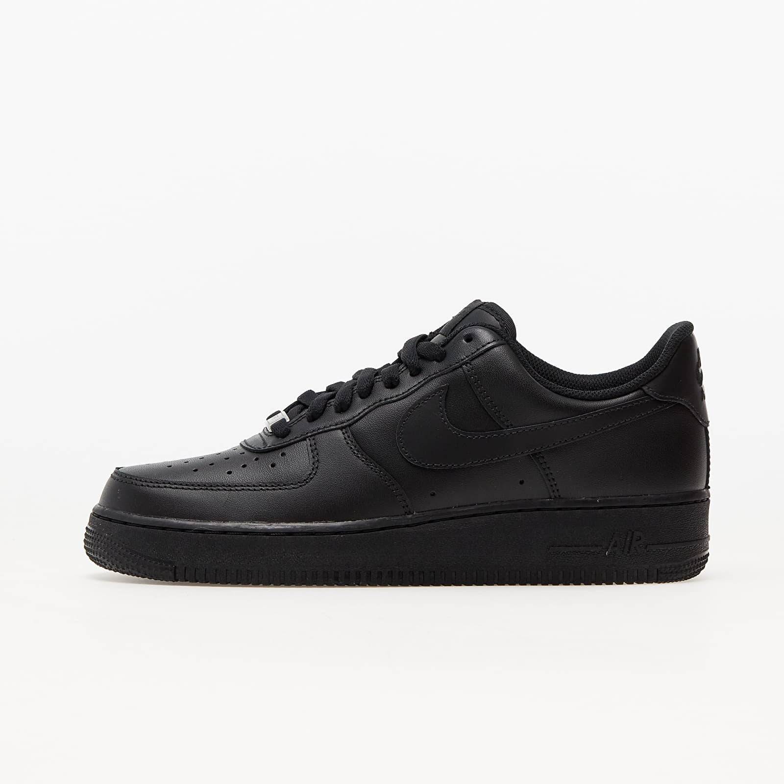 nike air force 1 black with white line