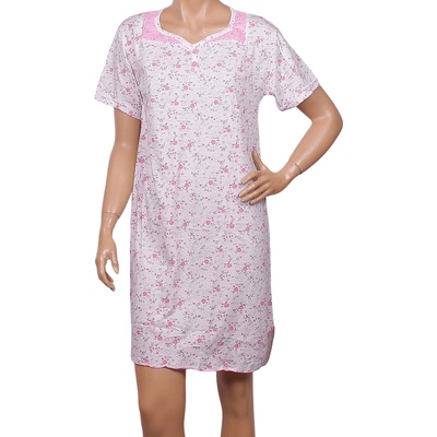 Нощница в бяло с къс ръкав и рози