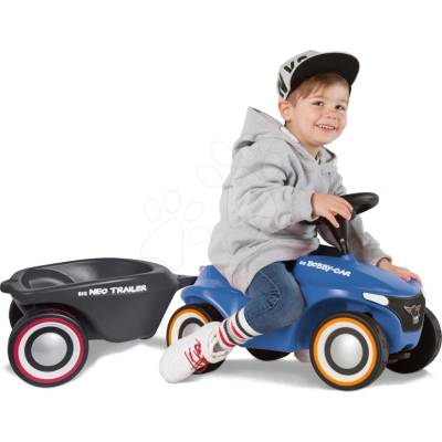 BIG Set Bobby Car Neo modré zvukové s 3vrstvými gumovými koly a oválný přívěs s měnitelnými barevnými ráfky