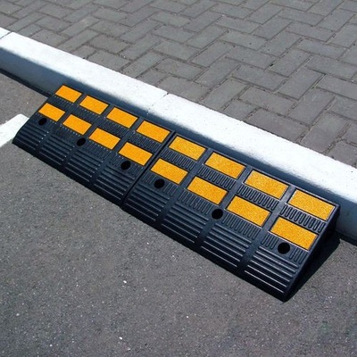 Manutan Gumový nájazd na obrubník, výška 150 mm