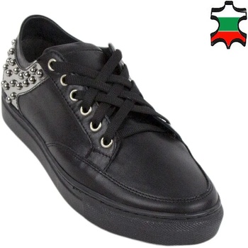 Image 1 of Български обувки Дамски кецове от естествена кожа в черно с капси на петата 33725