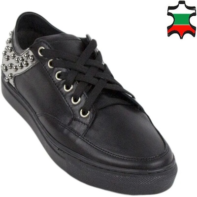 Български обувки Дамски кецове от естествена кожа в черно с капси на петата 33725