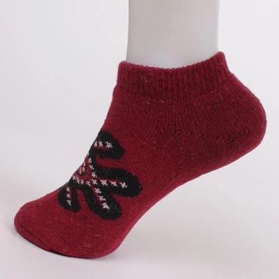 Дамски термо терлици в червено с голяма черна снежинка