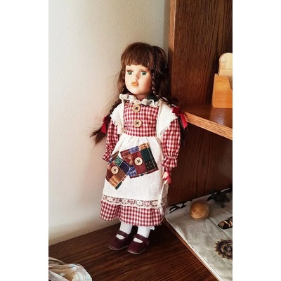 Порцеланова кукла с червена рокля - голяма