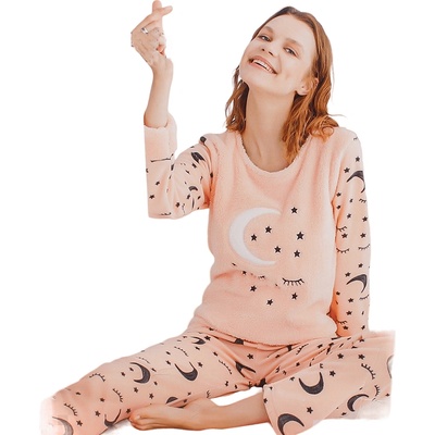 Дамска поларена пижама в цвят праскова с луна и звезди