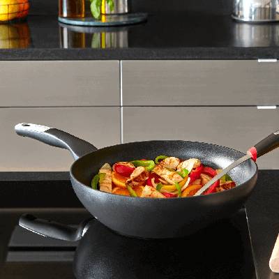 TEFAL Unlimited 28 cm černá - nepřilnavá titanová pánev / wok