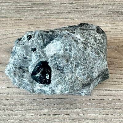Nefertitis Obsidián Apačská slza v matrixu USA 108 NF64926 - cca 1,9 cm, 537 g