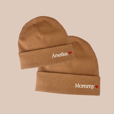 Jarní čepička s potiskem MOMMY a JMÉNEM DÍTĚTE čepičky Hnědá