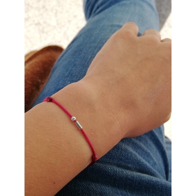 Червен конец с буква (ДСГ5)