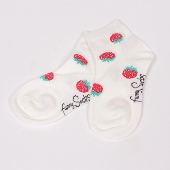 Детски чорапи с ягоди в бял цвят
