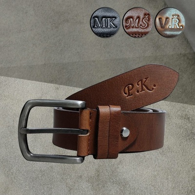 Stylový pánský kožený opasek s monogramem v moderní koňakové barvě. kožený
