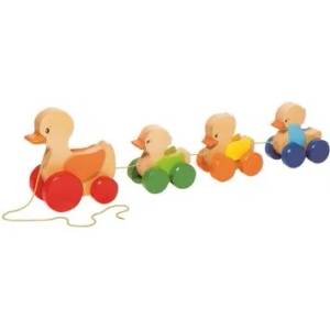 Goki - Дървена играчка за дърпане - Семейство патета (54988)