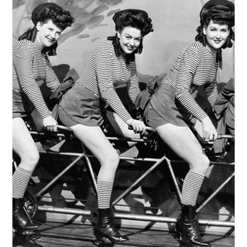 DIMEX ART s. r. o Флизелинов фототапет жени на велосипед 225 x 250 см