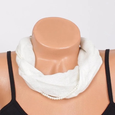 Нежно фишу-колие в бяло с перли