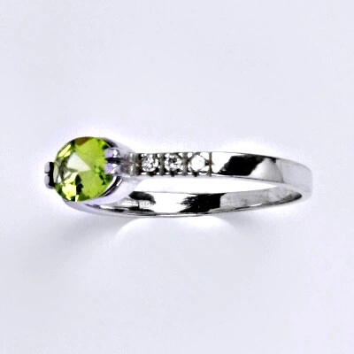 Čištín zlatý prsten,přírodní olivín bílé zlato 14 ct VR 237