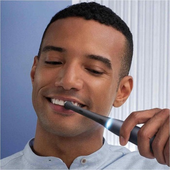 Image 1 of Oral-B iO Series 7 black