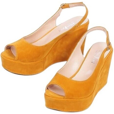 Велурени сандали в наситено жълто с висока платформа