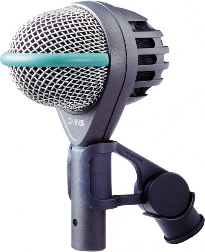 AKG D 112
