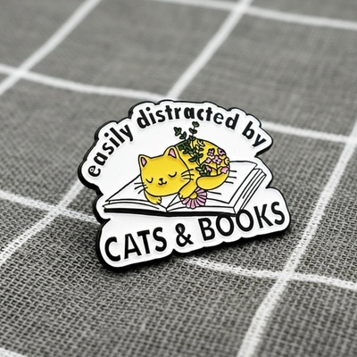 Pinarna Spící kočka na knížce Easily distracted by cats & books Snadno se nechám rozptýlit kočkami & knihami
