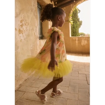 Abel & Lula Стилна свободна рокля за момиче с цветя и жълт тюл в долната част Abel&Lula