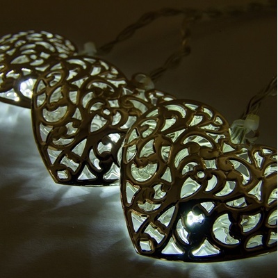 DecoLED DecoLED LED světelný řetěz na baterie kovová srdce styl vintage ledově bílá 10 diod 2,8m
