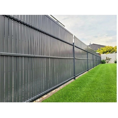 Plastová výplň do drátěných 3D plotů Betafence Barva: Imitace tmavého dřeva, Výška plotu: 153 cm