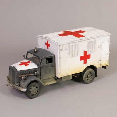 Forces of Valor Unimax Kfz.305 Opel Blitz Ambulance German Army w/ Driver Figure 1:32