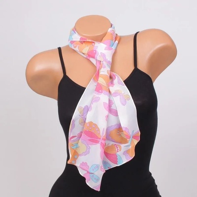 Мултифункционален шал в бяло с розови пеперуди