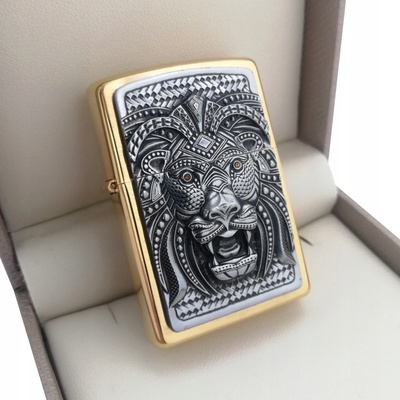 Benzínový zapaľovač Zippo s motívom leva