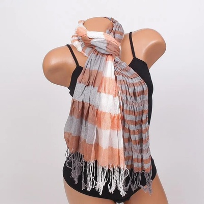 Дамски шал на райе в сиво, бяло и оранжево