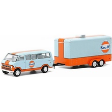 GreenLight Ford Club Wagon 1972 + přívěs Gulf Oil 1:64