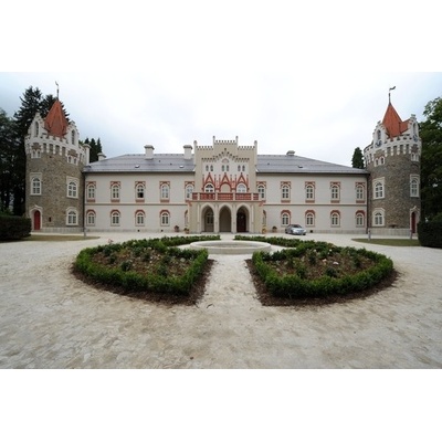 Degustační 6-chodové menu v zámecké restauraci Chateau Herálec s vinným párováním