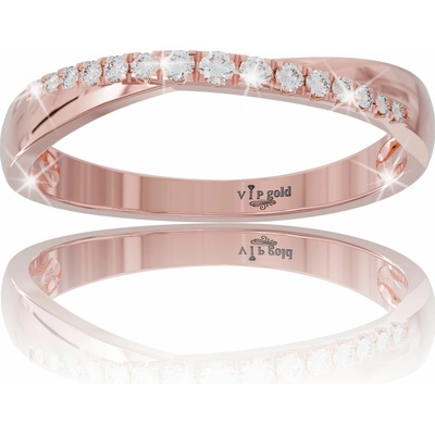 VIPgold Zlatý prsteň s bielymi zafírmi v červenom zlate RA3738c S